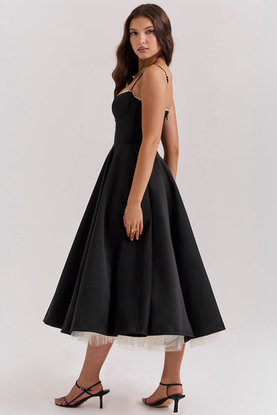Kveldskjole med bøyler | Sateng | Elegant og feminin