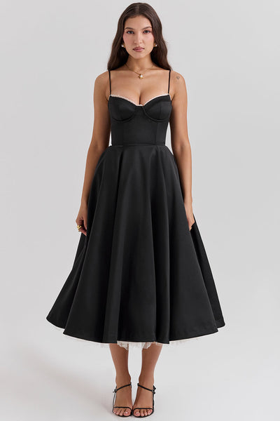 Kveldskjole med bøyler | Sateng | Elegant og feminin
