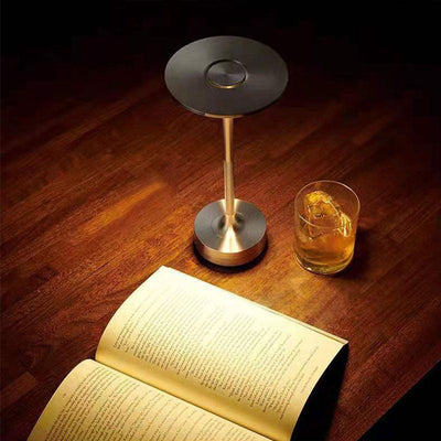 Ledningsfri LED-Bordlampe i Galvanisert Metall