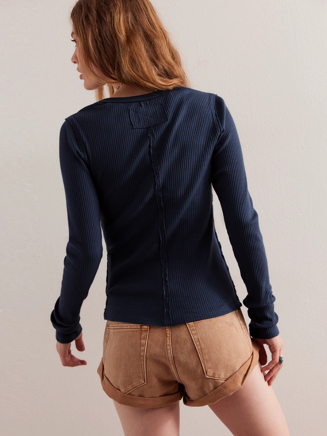 Isabelle-mode | Ribbestrikket cardigan med ensfargede knapper