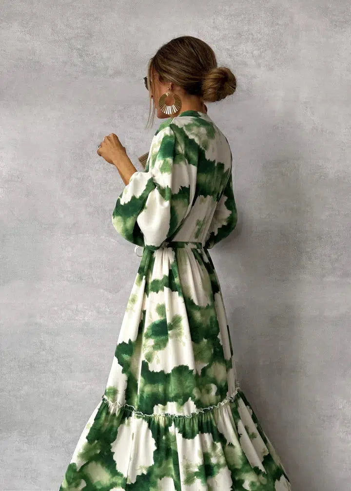 Elegant maxikjole med lange ermer og V-hals - flagrende og elegant