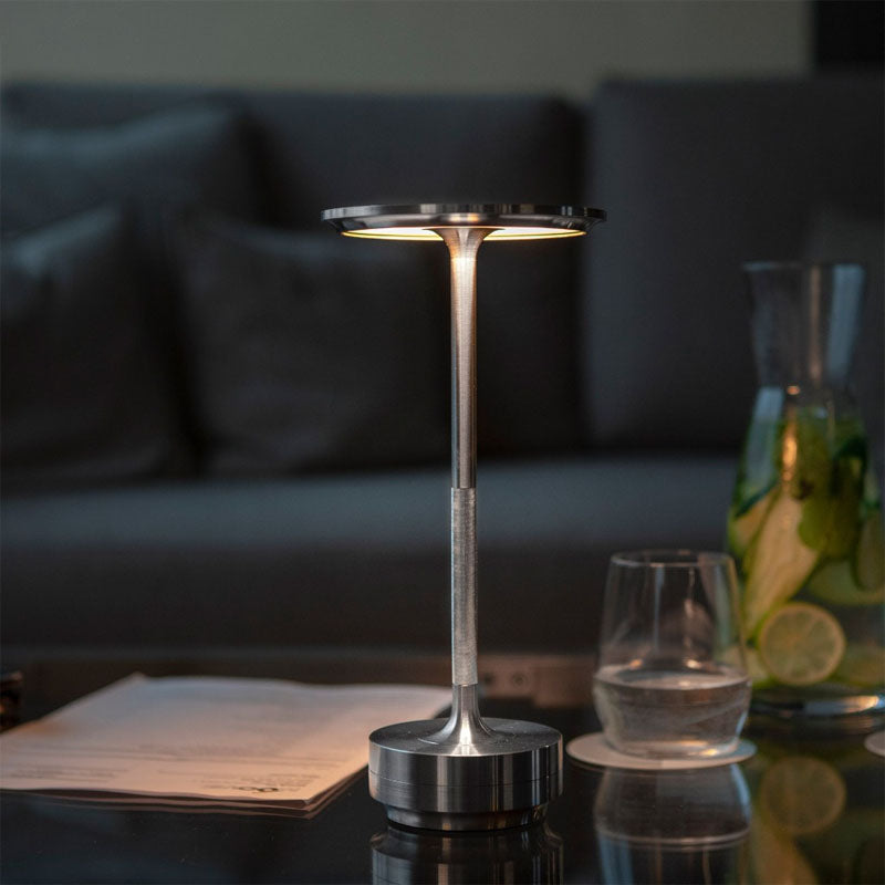 Ledningsfri LED-Bordlampe i Galvanisert Metall