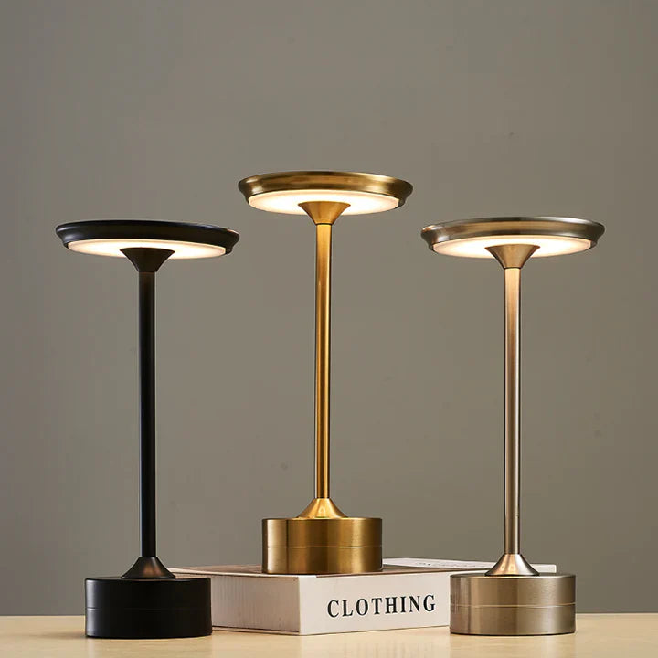 LuxeLumina - Lampe med Metallisk