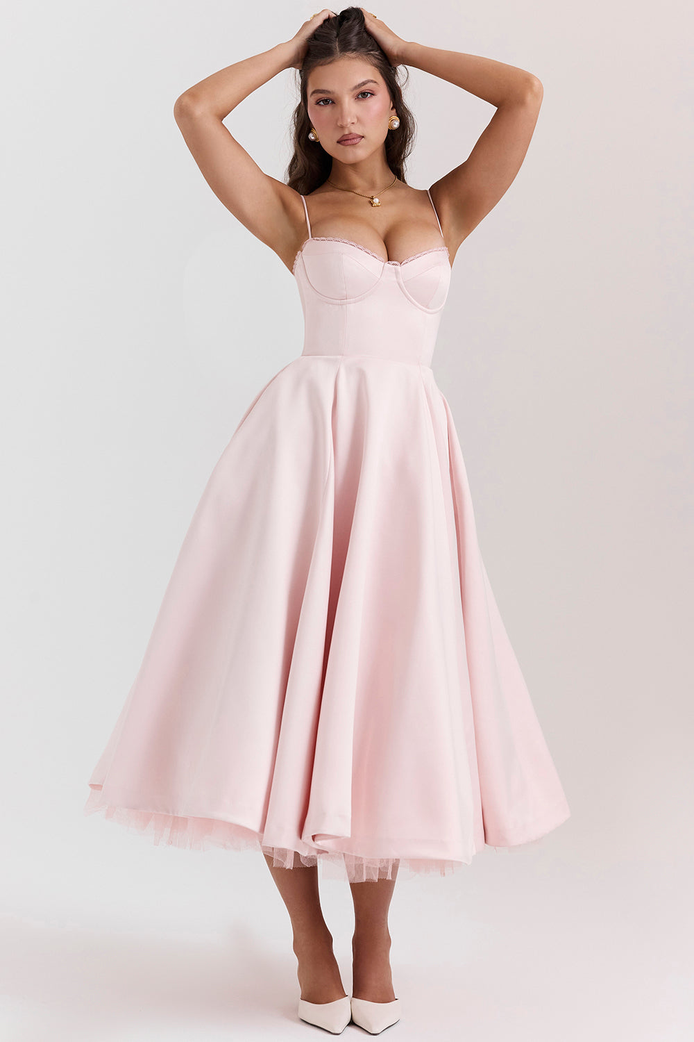 Kveldskjole med bøyler | Sateng | Elegant og feminin
